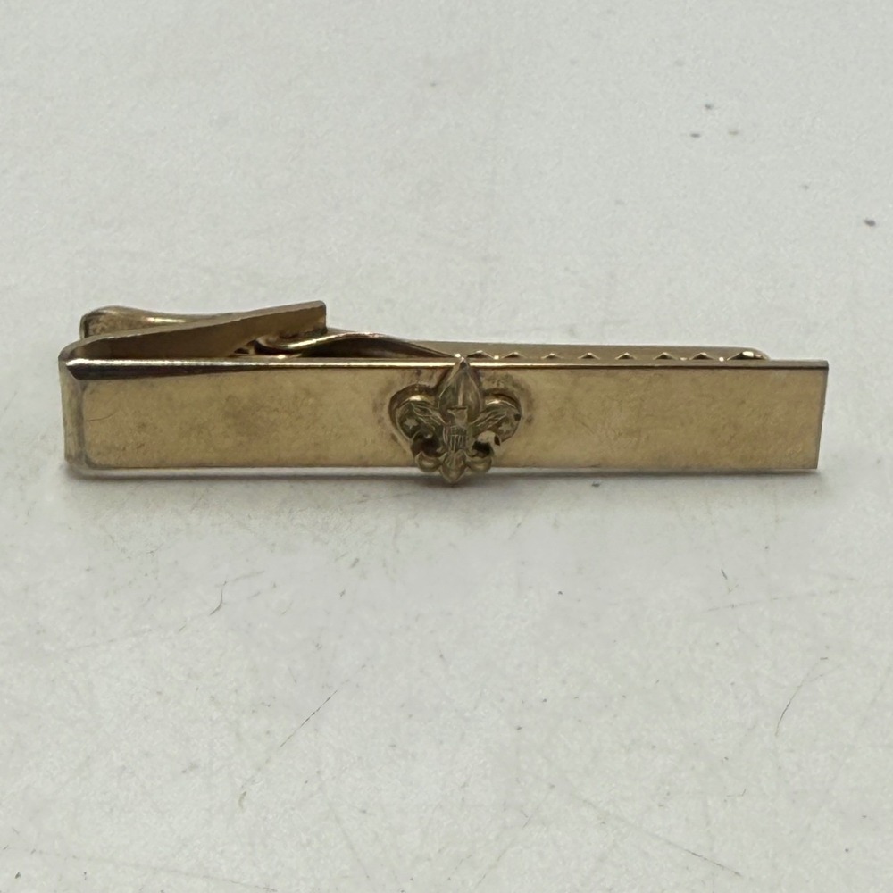 Vintage Boy Scouts of America BSA Fleur De Lis Gold Tone Tie Clip Bar Accessory